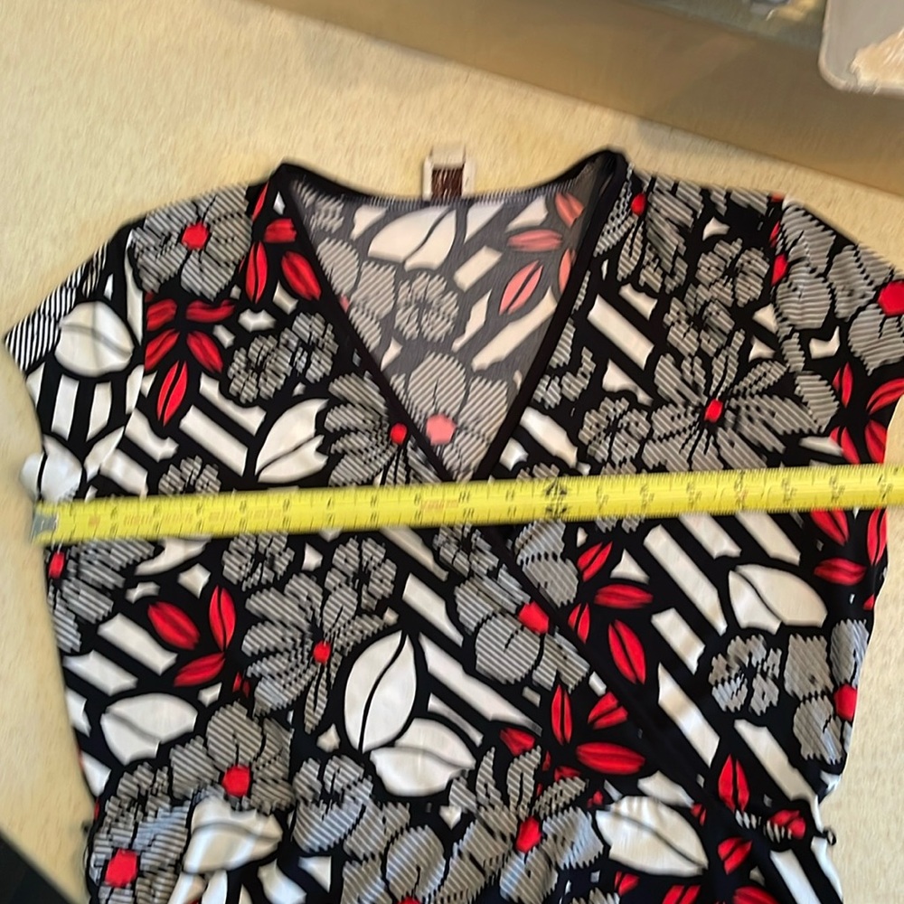 Anne Klein Faux Wrap Dress Sz Lg Floral Graphic Print Blk Wht Red Hi Low Hem - Picture 6 of 6